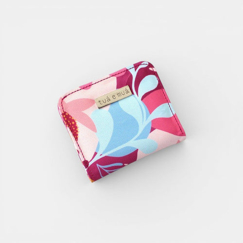 Mini billetera Miniwal Luana compacta y funcional, ideal para organizar tarjetas, billetes y monedas en poco espacio. Diseño moderno, liviano y resistente, perfecta para llevar en bolsos pequeños o usar a diario con estilo y practicidad.