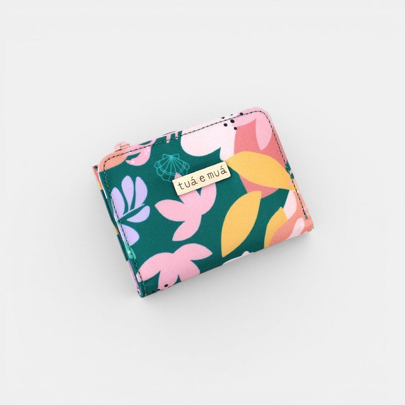 Mini billetera Monewal Kyla en uso, práctica y fácil de llevar en bolso o bolsillo para una vida organizada.