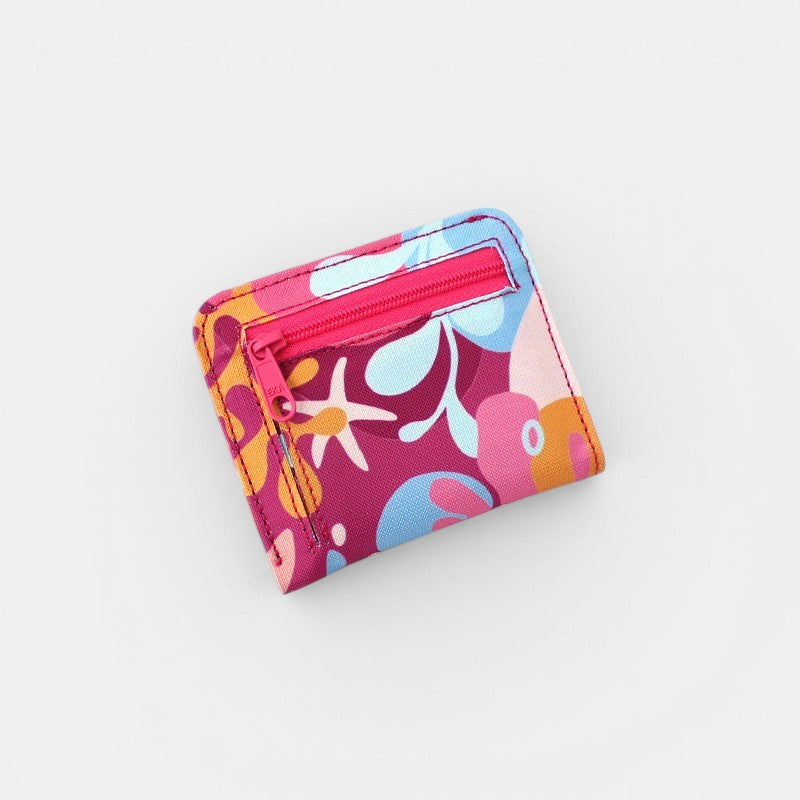 Mini billetera Miniwal Luana compacta y funcional, ideal para organizar tarjetas, billetes y monedas en poco espacio. Diseño moderno, liviano y resistente, perfecta para llevar en bolsos pequeños o usar a diario con estilo y practicidad.
