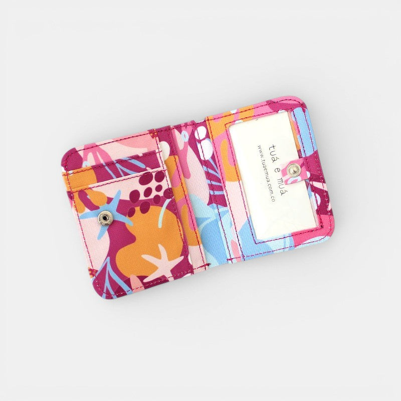 Mini billetera Miniwal Luana compacta y funcional, ideal para organizar tarjetas, billetes y monedas en poco espacio. Diseño moderno, liviano y resistente, perfecta para llevar en bolsos pequeños o usar a diario con estilo y practicidad.