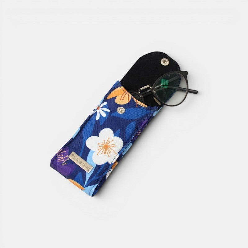 Funda de gafas floral azul de tua e muá con cierre a presión. Ideal para gafas de vista o de sol.