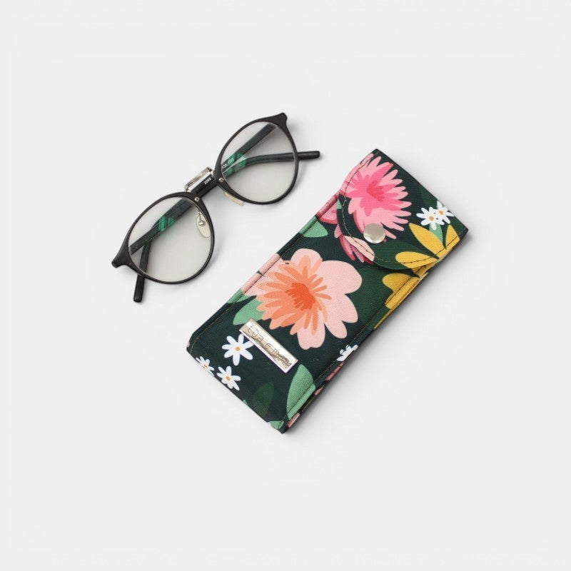 Funda rígida de lona impermeable con estampado floral de tuá e muá, forro interior de algodón suave y cierre de broche.